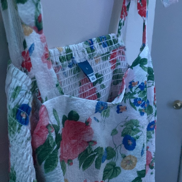 Woman’s Old Navy Floral Crop Tank Size L - Picture 4 of 6